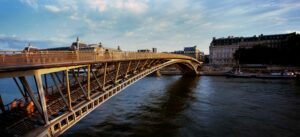 02 05 И Erieta Attali